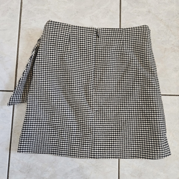 Wilfred Aritzia houndstooth wood blend wrap style mini skirt - Picture 3 of 8